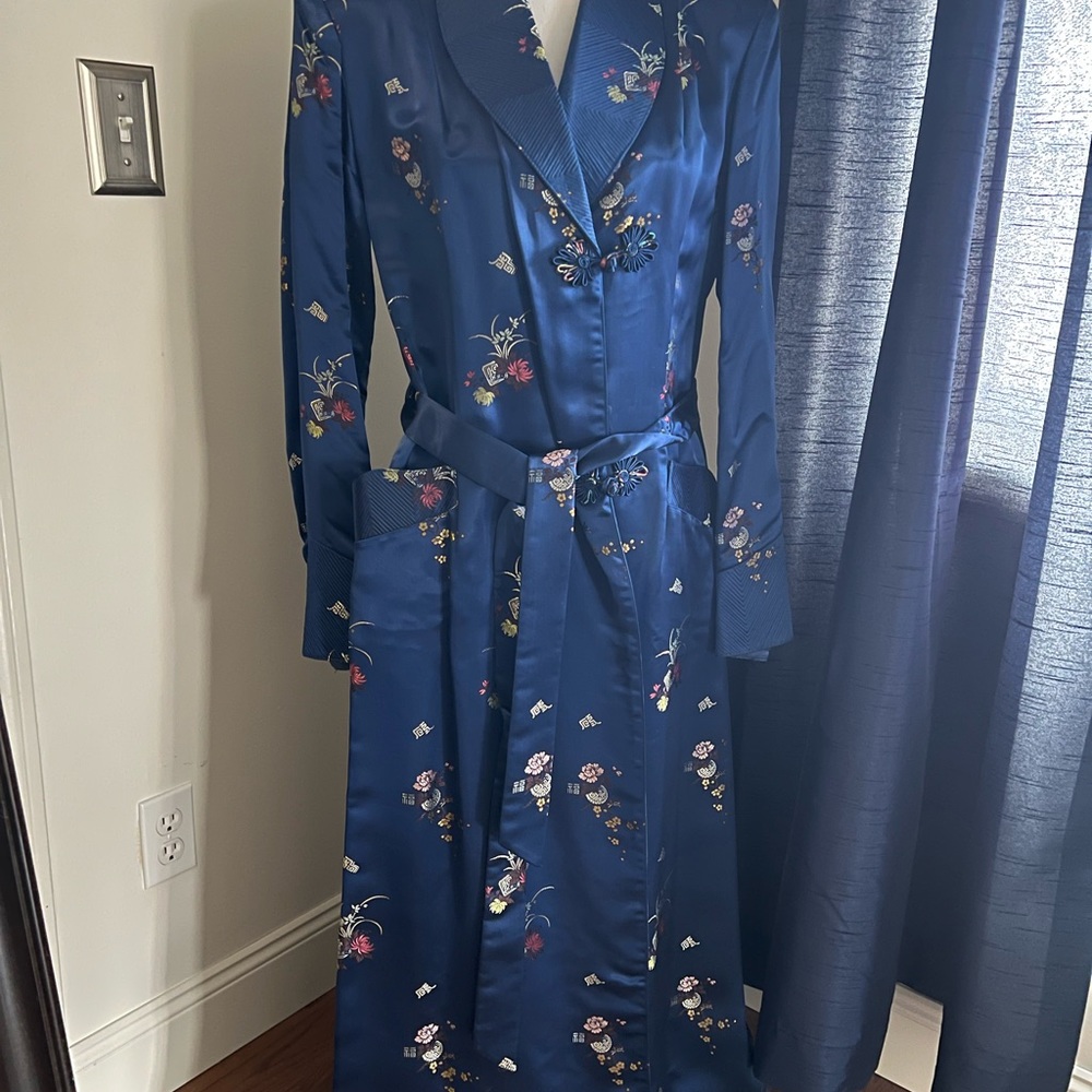 Peony NWT long blue robe, beautiful!! Size 40